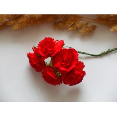 Гвоздики из прессованной бумаги красные